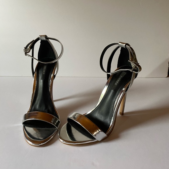 Forever 21 silver heeled sandal - Picture 5 of 7
